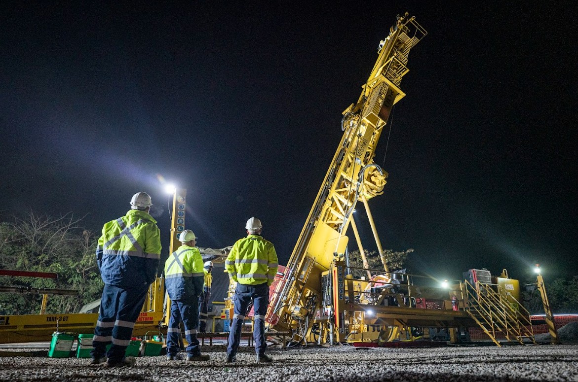 Crew at rig under floodlights